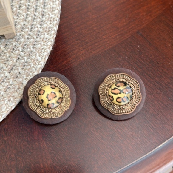 Vintage  ClipOn Earrings - Picture 1 of 4